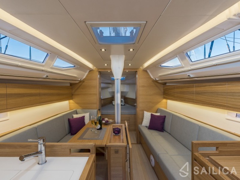 Ivana — Salona 380